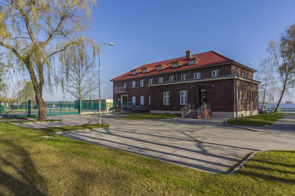 Centrum Zeglarskie Domki Kempingowe Шчечин Екстериор снимка