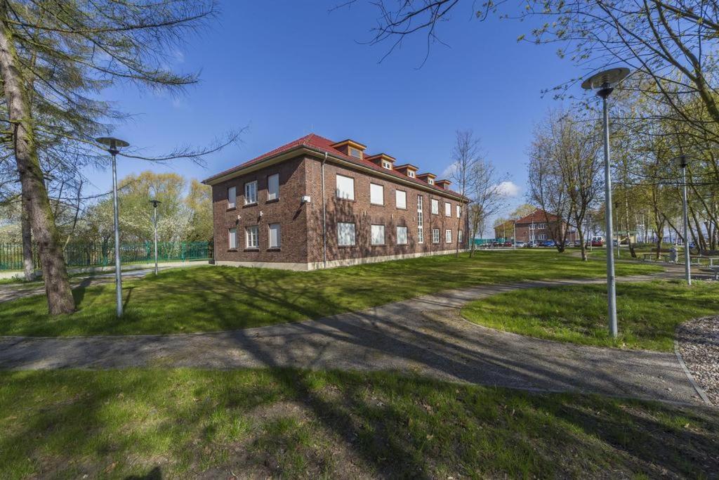 Centrum Zeglarskie Domki Kempingowe Шчечин Екстериор снимка